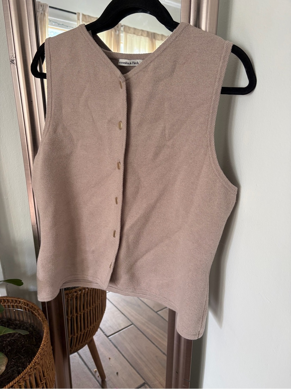 Abercrombie & Fitch Beige Knit Button Front Sweater Vest Size L